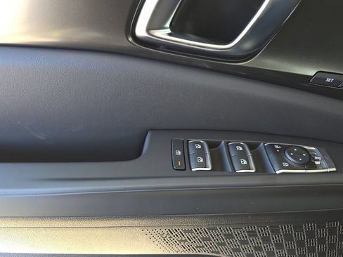 New 2026 Kia Carnival SX w/ SX Dark Edition Package FWD image 8