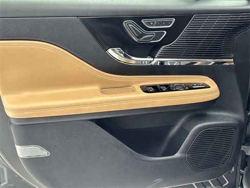 Used 2022 Lincoln Corsair Reserve w/ Equipment Group 201A image 17