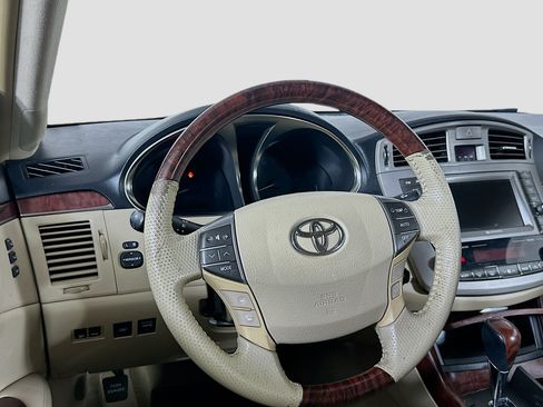 Used 2011 Toyota Avalon Limited FWD image 18