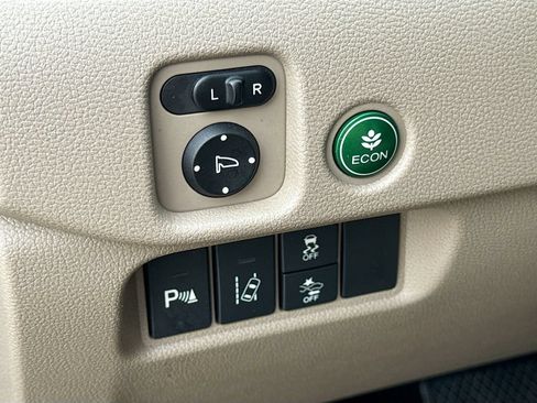 Used 2017 Honda Pilot Touring image 10