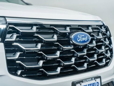 Used 2025 Ford Explorer Platinum w/ Ultimate Package image 15