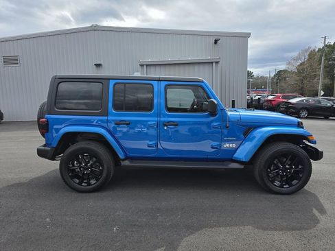 Used 2021 Jeep Wrangler Unlimited Sahara w/ Cold Weather Group image 9