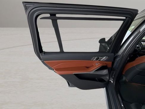 Used 2021 BMW X7 M50i w/ Dynamic Handling Package image 36