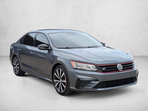 Used 2018 Volkswagen Passat GT FWD image 3