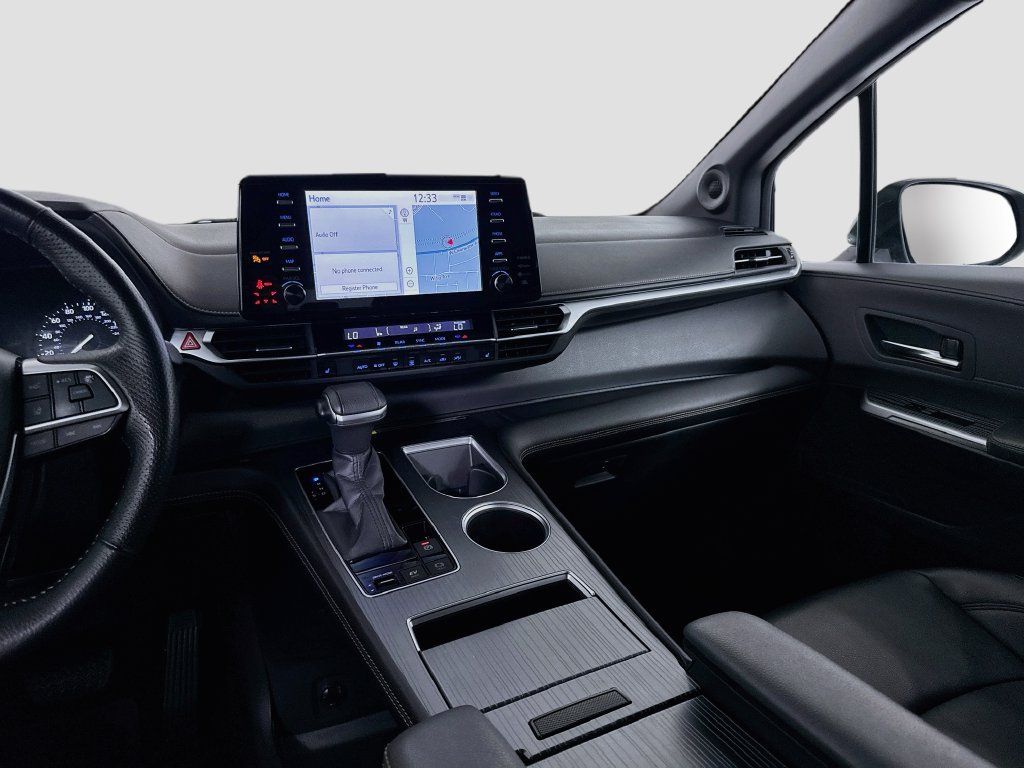 Used 2022 Toyota Sienna XLE Woodland Edition AWD/4WD image 26