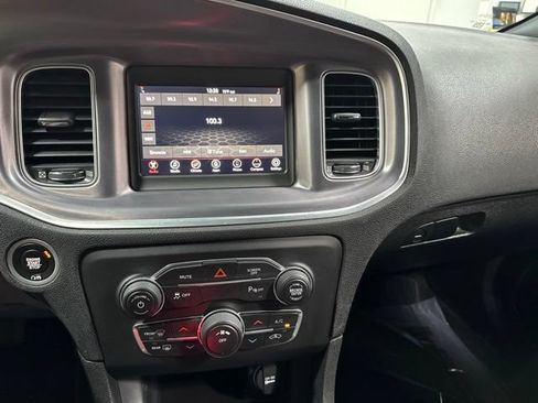 Used 2020 Dodge Charger SXT RWD image 16