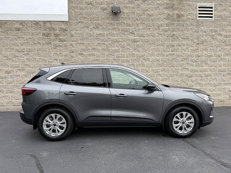 Used 2024 Ford Escape Active FWD image 2
