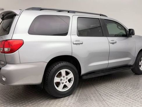 Used 2014 Toyota Sequoia SR5 AWD/4WD image 2