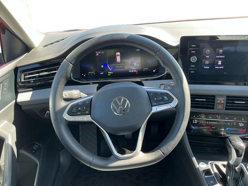 Used 2025 Volkswagen Jetta SE w/ Sunroof Package image 18