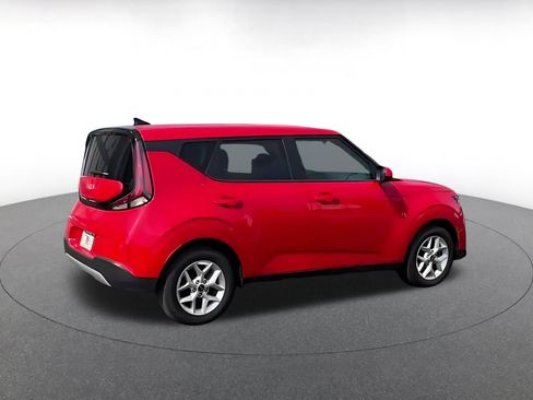 Used 2025 Kia Soul LX w/ LX Technology Package FWD image 13