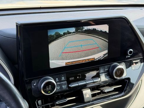 Used 2023 Toyota Highlander XLE FWD image 39