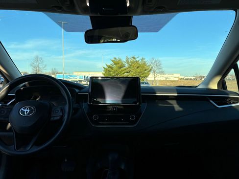 Used 2025 Toyota Corolla LE image 32