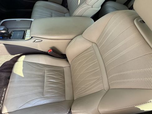 Used 2019 Lexus LS 500 w/ Interior Upgrade Package RWD image 16