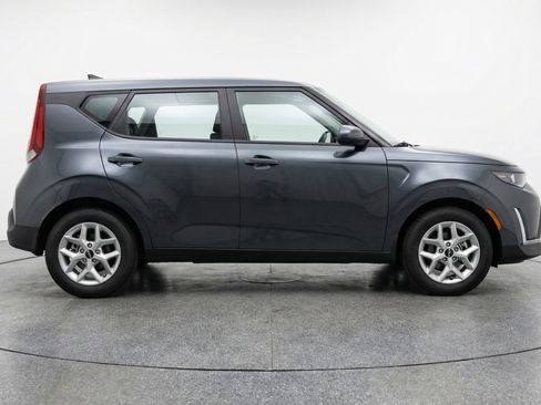 Used 2025 Kia Soul LX w/ LX Technology Package FWD image 11