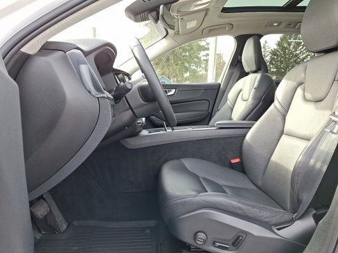 Certified 2022 Volvo XC60 B5 Momentum w/ Climate Package image 13