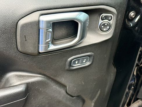 Used 2023 Jeep Wrangler Unlimited Rubicon 4xe AWD/4WD image 19