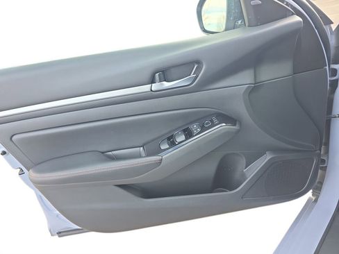 Used 2024 Nissan Altima 2.5 SR image 17