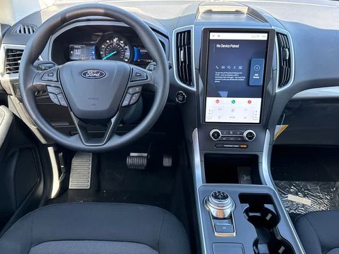 Used 2024 Ford Edge SE image 19