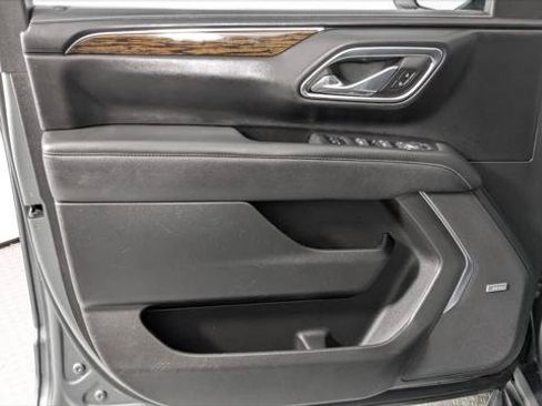 Used 2023 Chevrolet Suburban Premier AWD/4WD image 13