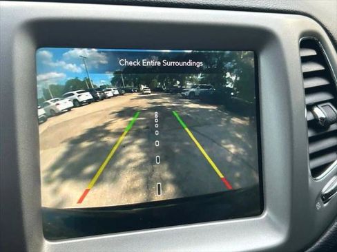 Certified 2021 Jeep Compass Latitude FWD image 20