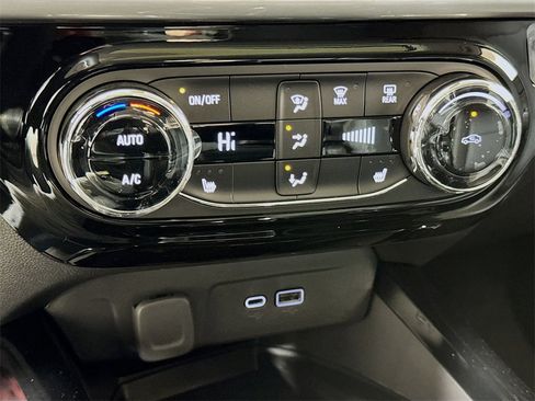 New 2026 Chevrolet Trax LT w/ Sunroof Package image 10