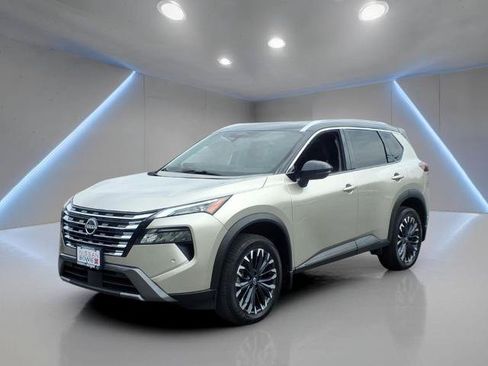 Certified 2025 Nissan Rogue SL w/ Tech Package AWD/4WD image 1