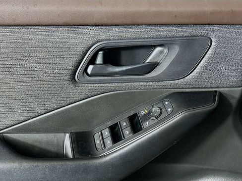 Used 2023 Nissan Rogue S image 15