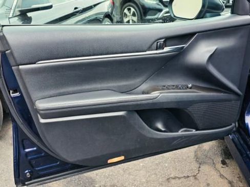 Used 2022 Toyota Camry XLE image 10