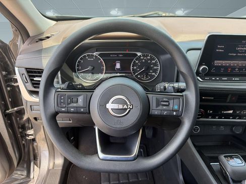 Used 2023 Nissan Rogue SV FWD image 11
