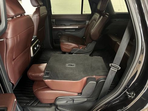 Used 2022 Ford Expedition Limited image 40