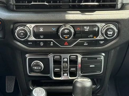 Used 2025 Jeep Wrangler Unlimited Sport AWD/4WD image 19