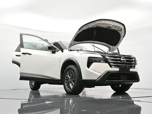 Used 2024 Nissan Rogue S image 48