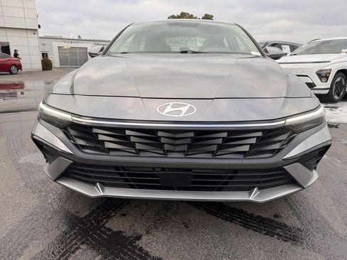 Used 2024 Hyundai Elantra SEL w/ Convenience Package image 8