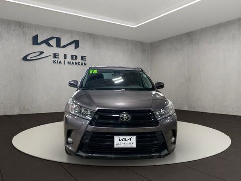Used 2018 Toyota Highlander SE image 2