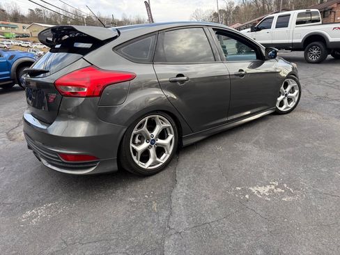 Used 2017 Ford Focus ST FWD image 8