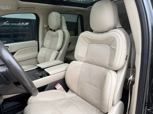 Used 2018 Lincoln Navigator L Reserve w/ Technology Package AWD/4WD image 16