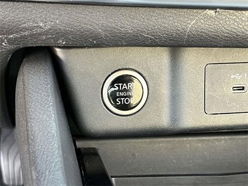 Used 2023 Nissan Rogue SV image 29