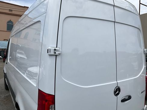 Used 2022 Mercedes-Benz Sprinter 2500 image 60