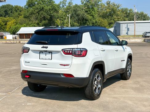 Used 2022 Jeep Compass Trailhawk AWD/4WD image 12