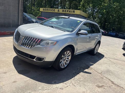 Used 2013 Lincoln MKX AWD image 2