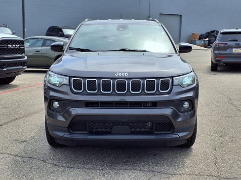 Certified 2024 Jeep Compass Latitude AWD/4WD image 18