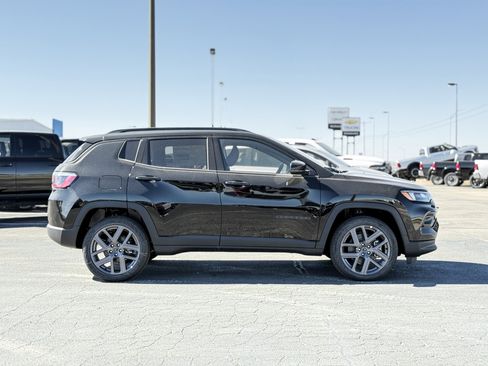 New 2026 Jeep Compass Limited image 4