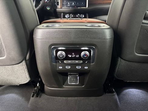 Used 2023 GMC Yukon XL Denali Ultimate AWD/4WD image 30