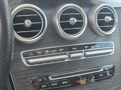 Used 2018 Mercedes-Benz GLC 300 4MATIC image 32