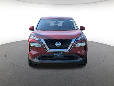 Used 2021 Nissan Rogue SV image 2