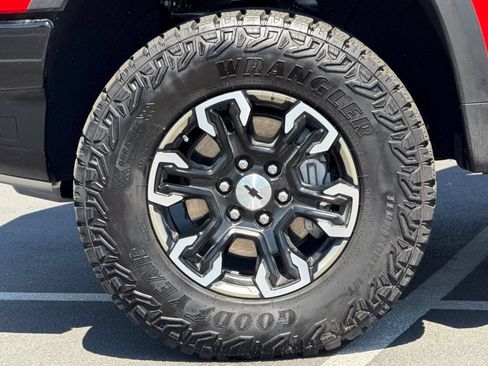 Used 2025 Chevrolet Silverado 1500 ZR2 AWD/4WD image 15