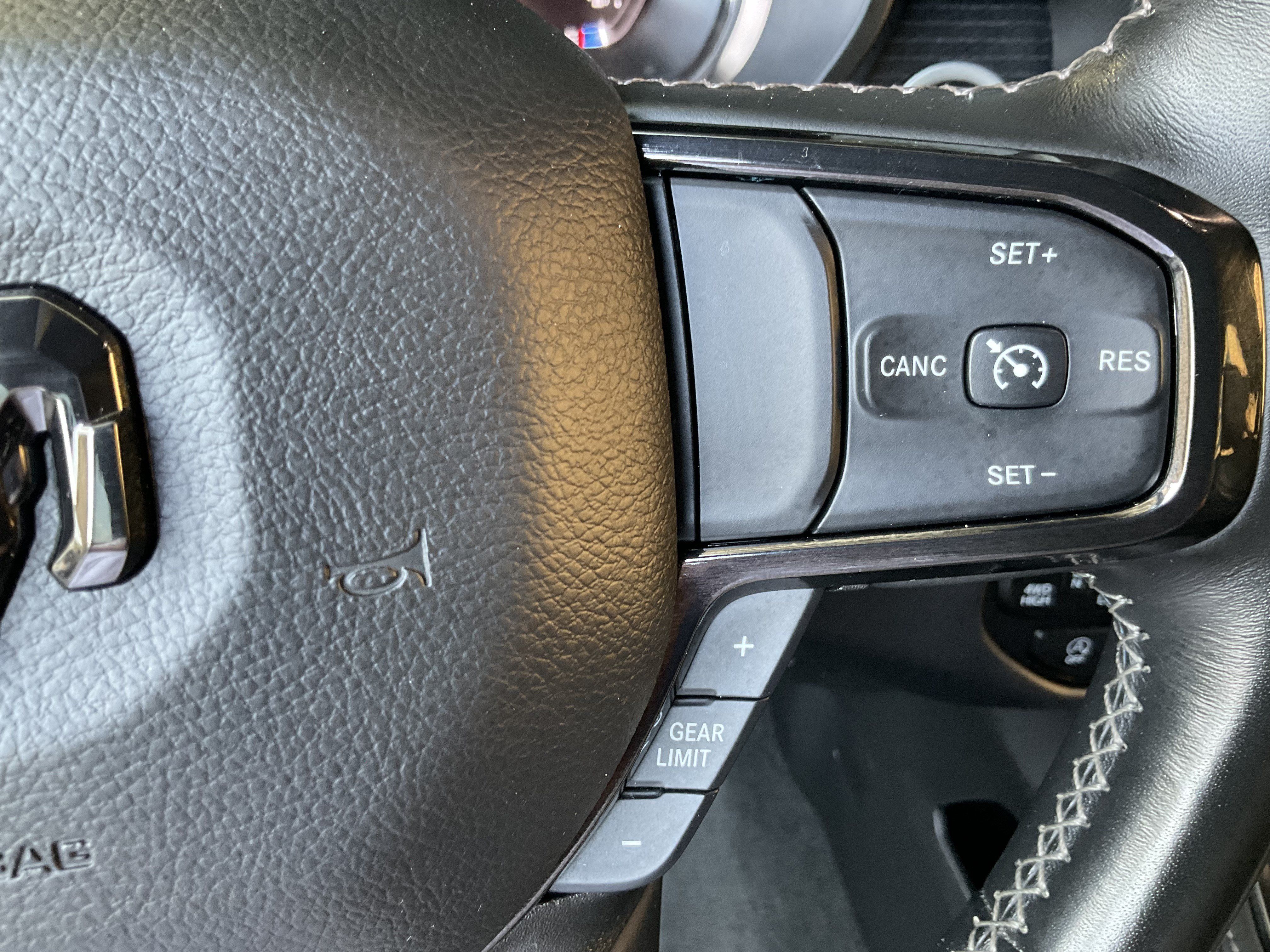 Used 2023 RAM 1500 Limited w/ Body-Colour Bumper Group AWD/4WD image 33