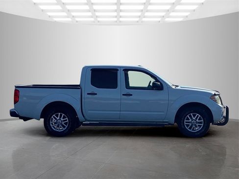 Used 2015 Nissan Frontier SV image 6