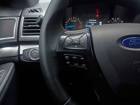 Used 2019 Ford Explorer XLT image 11