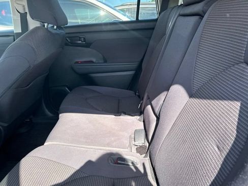 Used 2022 Toyota Highlander L FWD image 40